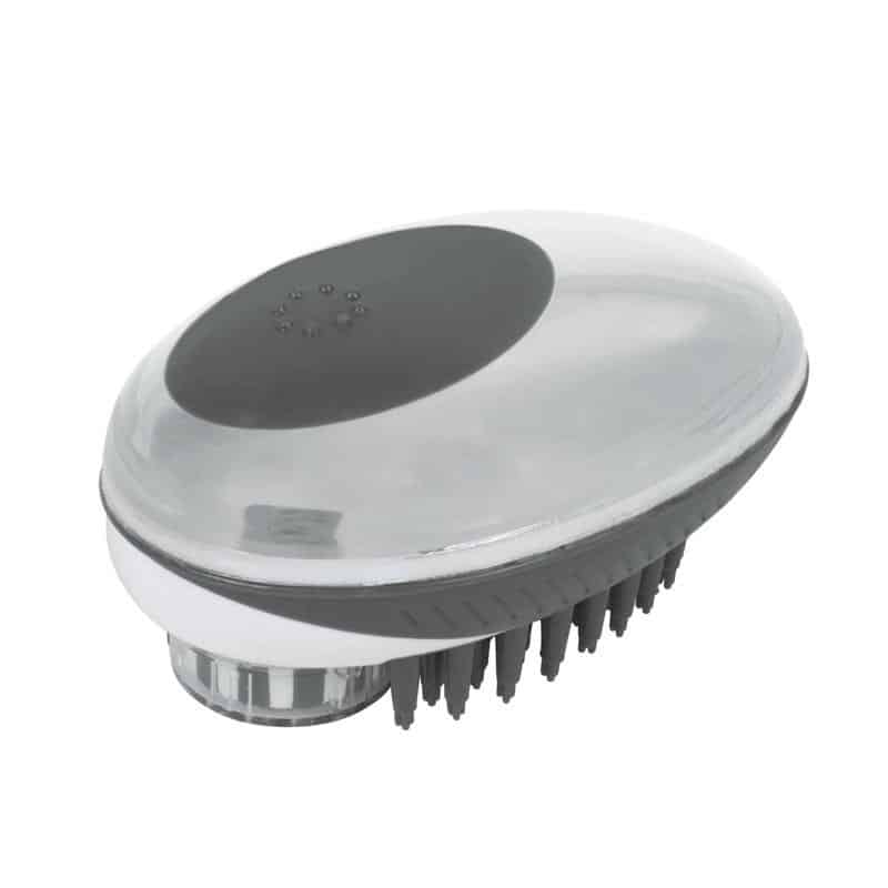 Une brosse à shampooing : le petit geste qui peut tout changer au bain